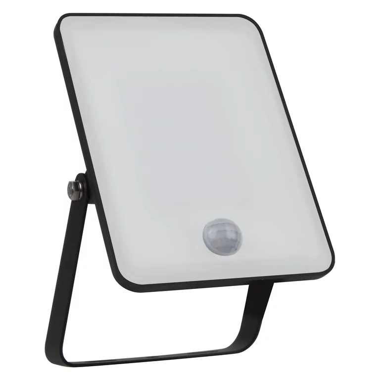 Floodlight Essential Sensor 20W Zwart buitenlamp Van Osram - Dankzij de ingebouwde bewegings- en daglichtsensor schakelt de lamp automatisch in als er beweging is en past zich aan de lichtomstandigheden aan.