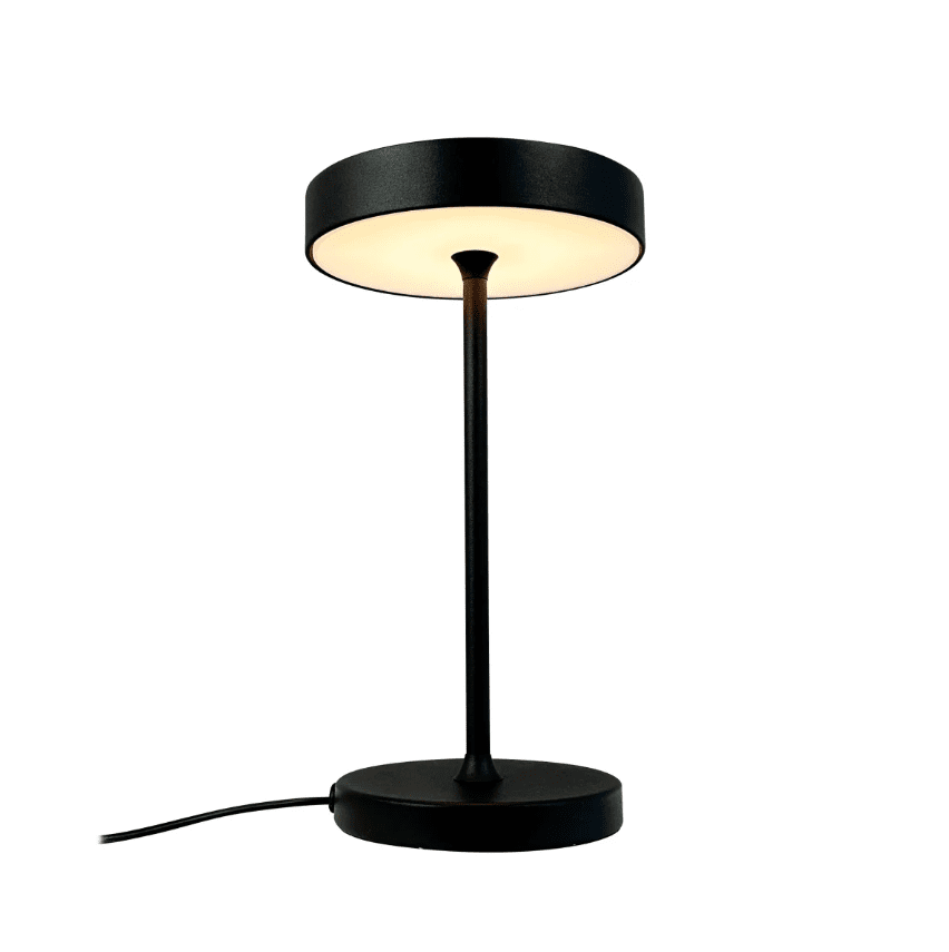 Starlight 25cm Zwart tafellamp Van Dyberg Larsen - Med inbyggd LED och tre ljusstyrkor, som dimras med 3-stegsdimmern p&aring; lamphuvudet, anpassar den sig enkelt efter olika behov &ndash; fr&aring;n st&auml;mningsfullt sken till fokuserat ljus.