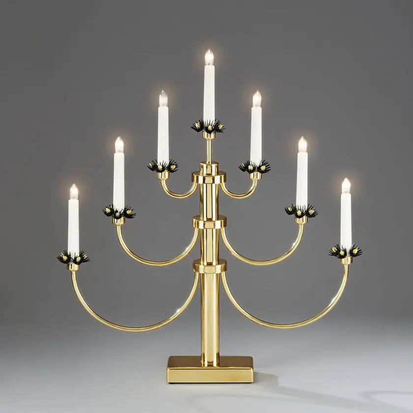 Candelabra 7 Lights Messing Van Konstsmide - Het klassieke design met de zeven lampen en decoratieve details zorgt voor een tijdloos en luxe gevoel.