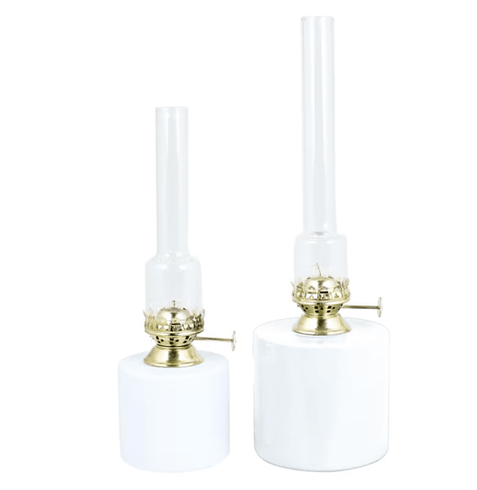 Kerosene Lamp Straight Big Wit Van Strömshaga - Gebruik voor deze olielamp de lampenolie van Str&ouml;mshaga (artikelnummer 100001), apart verkrijgbaar.