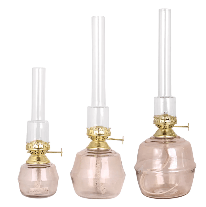 Kerosene Lamp Majken Big Roze Van Strömshaga - Branderbuizen van helder glas en branders van messing.