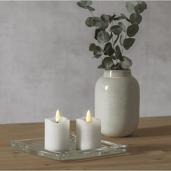 LED Stompkaars Flamme Wit Van Star Trading - 2-pack stompkaarsen met een zeer natuurlijke vlam die een warmwitte gloed verspreidt.