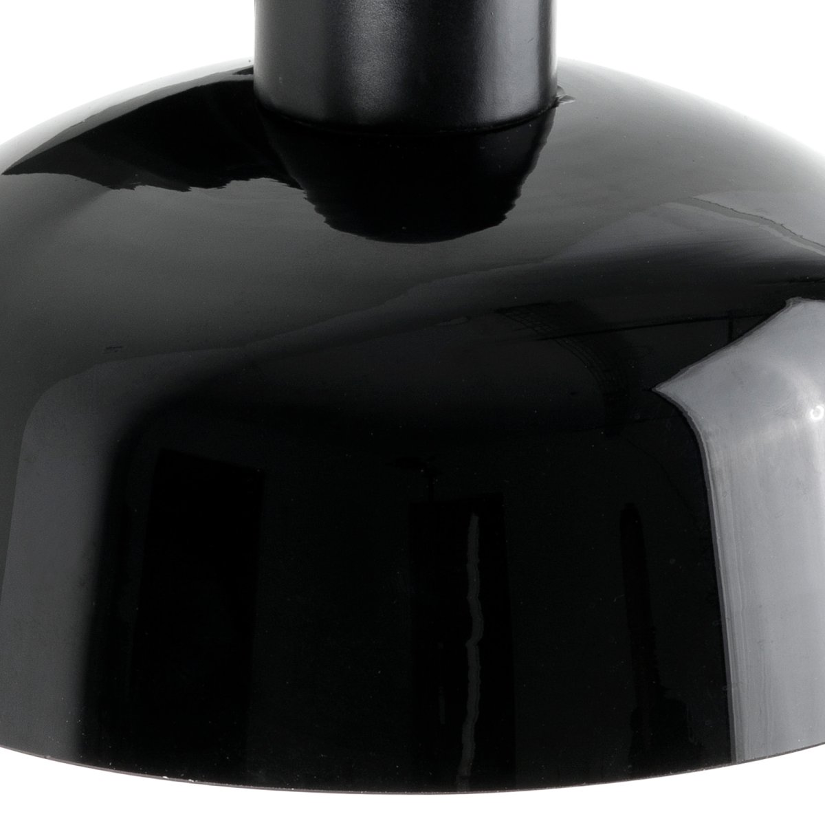 Tatawin 100cm Zwart hanglamp Van Faro Barcelona - Tatawin is een plafondlamp met een zwarte structuur en een zwarte metalen kap die een gefocust en stijlvol licht verspreidt.