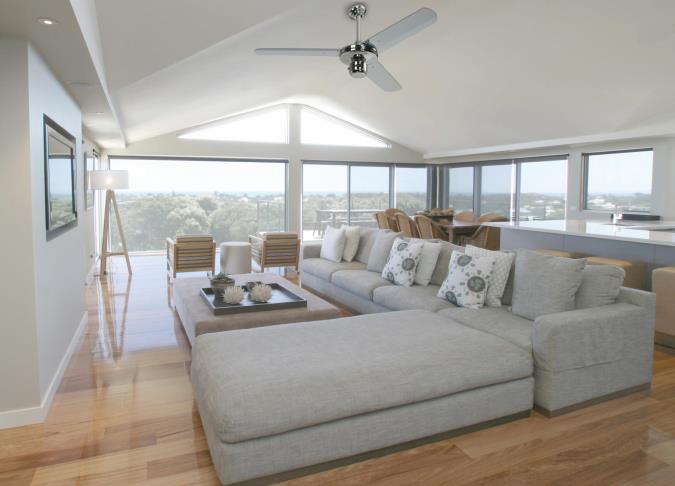 Industrial Ø122 Chroom Van Westinghouse - De stille (57 dB) AC-motor van koudgewalst staal zorgt voor een effici&euml;nte luchtcirculatie in de zomer en een optimale warmteverdeling in de winter.