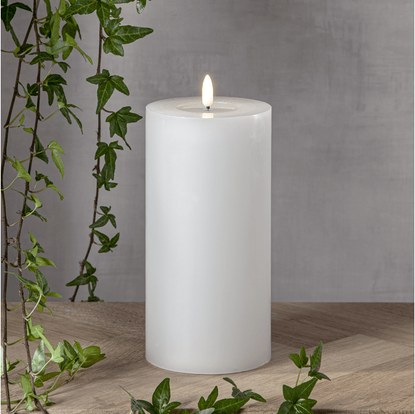 LED Stompkaars Flamme Flow Big Wit Van Star Trading - Deze LED-lamp is een prachtige decoratie, zowel alleen als in een groepje met andere lampen uit de Flamme-serie.