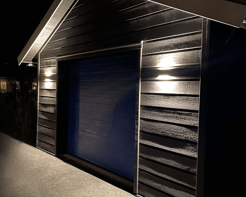 Illusion plan II Wit buitenlamp Van Westal - De driver is in de armatuur geïntegreerd en de achterzijde heeft twee in- en uitgangen en een snelaansluitklem voor eenvoudige installatie.
