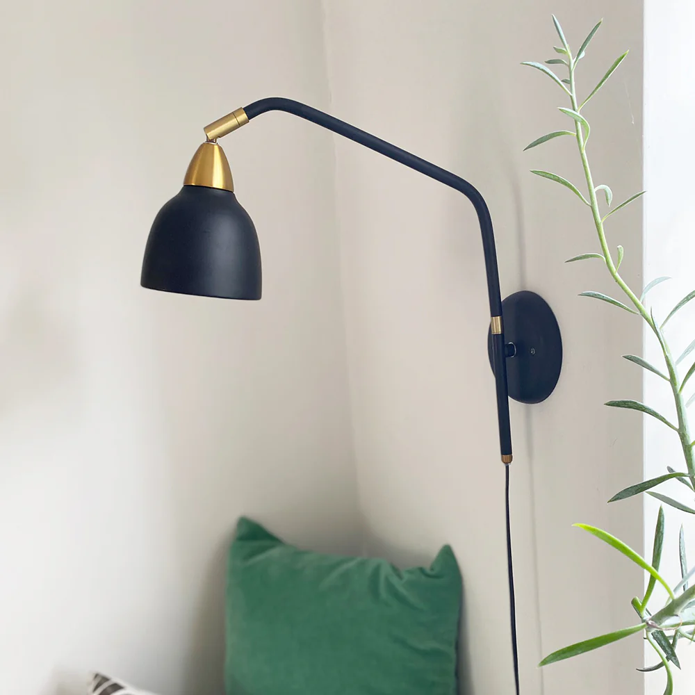 Urban 40cm Zwart wandlamp Van Superliving - Urban is niet zomaar een lamp &ndash; het is een stijlvolle oplossing voor uw huis.