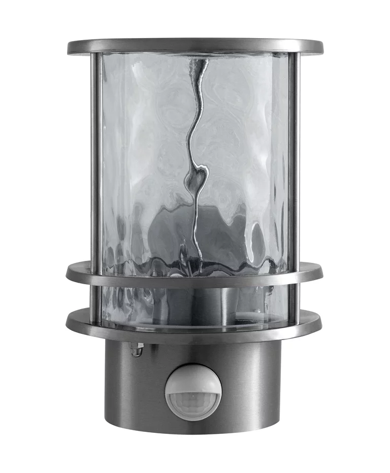 Post Sensor Roestvrij staal buitenlamp Van Ledvance - Gemaakt van roestvrij staal met een heldere glazen koepel met een gehamerde afwerking, zorgt het voor een prachtig lichtspel en cre&euml;ert het een uitnodigende sfeer.