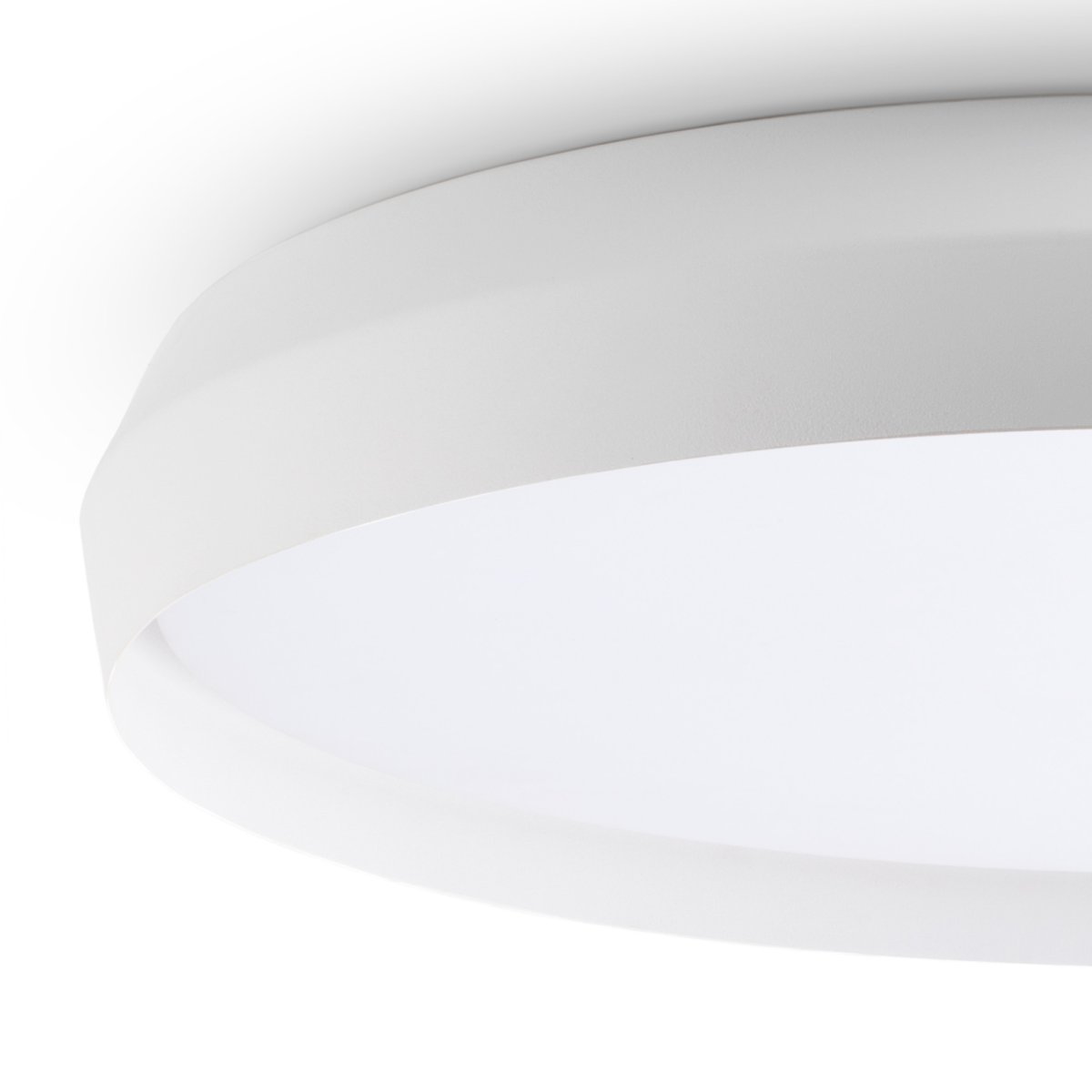 Shoku Ø60 Wit plafondlamp Van Faro Barcelona - De ingebouwde lichtbron zorgt voor een aangename en schitteringsvrije algemene verlichting, terwijl het licht een unieke innerlijke gloed cre&euml;ert.