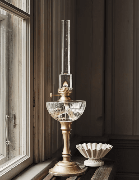 Kerosene table lamp Goud/messing Van Strömshaga - Geschikt voor lont onderdeelnummer 116210 en branderbuis onderdeelnummer 121810G.