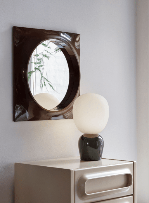 Buddy 34cm Groente tafellamp Van Belid - Met zijn gelijkmatige gloed en verfijnde design wordt Buddy een natuurlijk onderdeel van het huis, een metgezel die licht en karakter verspreidt voor generaties.