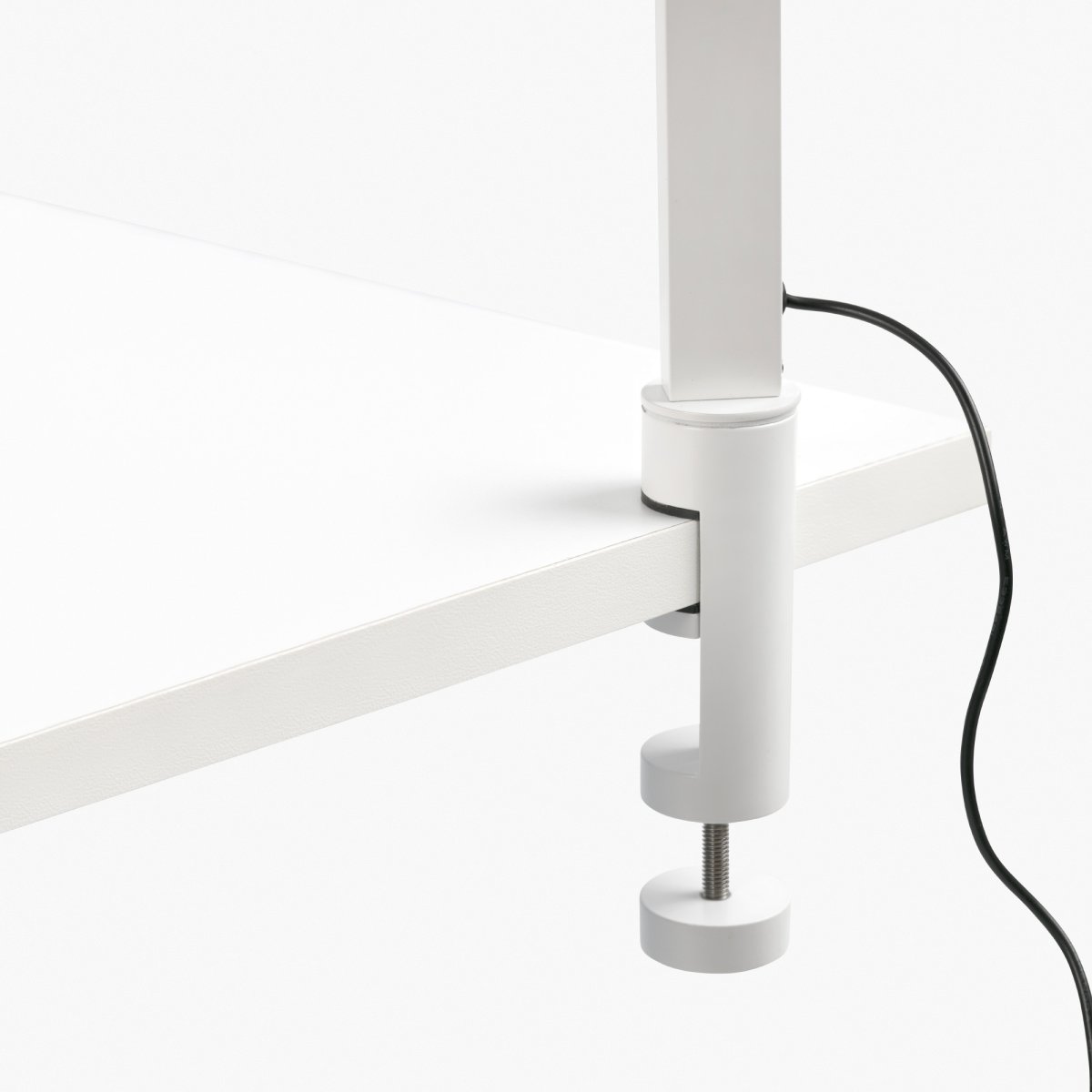 Inviting 86cm Wit klemlamp Van Faro Barcelona - Inviting is een flexibele armaturenserie, ontworpen door Bohman&amp;Folenius, ontworpen om aan uw behoeften en stemmingen te voldoen.