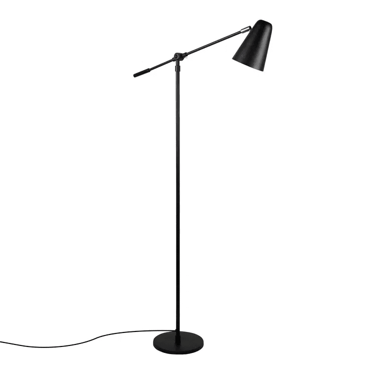 Ramo Zwart vloerlamp Van H. Skjalm P - Gebruik hem naast de bank, in de hoek, als nachtlampje naast het bed, in de gang of op kantoor.