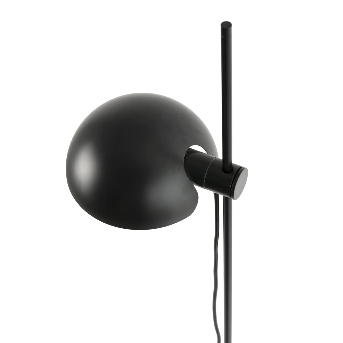 Matilda Zwart vloerlamp Van Faro Barcelona - Matilda is een zwarte staande lamp met een stijlvol, geometrisch design die in elk interieur past.