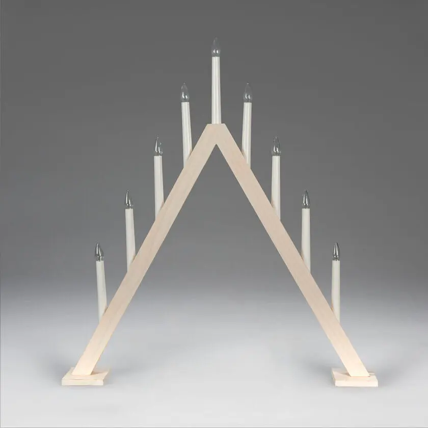 Wooden Candelabra 9 Lights Wit Van Konstsmide - Elegante kandelaar in wit gebeitst hout&auml; met 9 lichtbronnen in een klassieke driehoekige vorm.
