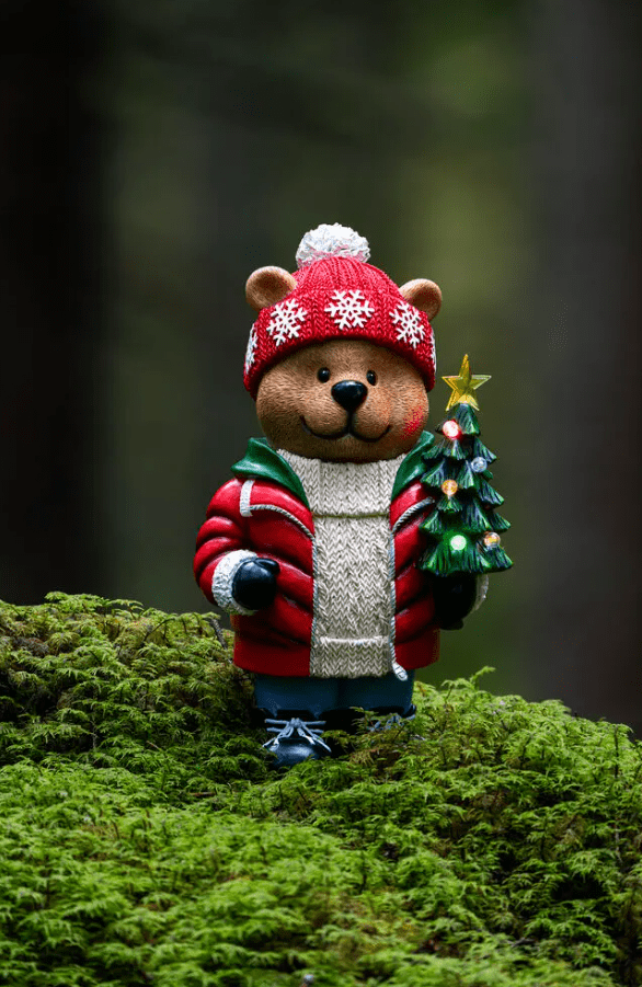 Kleine Teddybeer 38cm Veelkleurig Van Konstsmide - Verspreid kerstsfeer binnenshuis met deze charmante teddybeer in winterkleren!