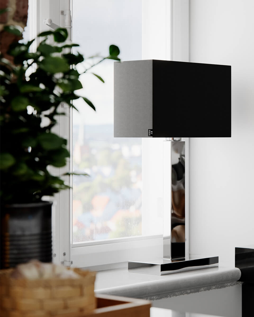 Prime 47cm Chroom tafellamp Van By Rydéns - Ontdek de mogelijkheden met de Prime tafellamp in metaal en stoffen kap en laat het elegante design en de subtiele verlichting een betoverend effect cre&euml;ren in uw raam.