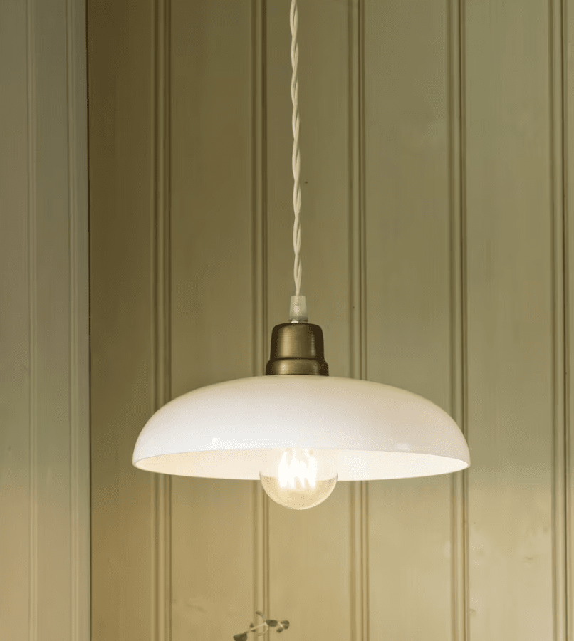 Sofia Ø25 Wit hanglamp Van Strömshaga - Plaats hem in de keuken, boven de eettafel of in de woonkamer.