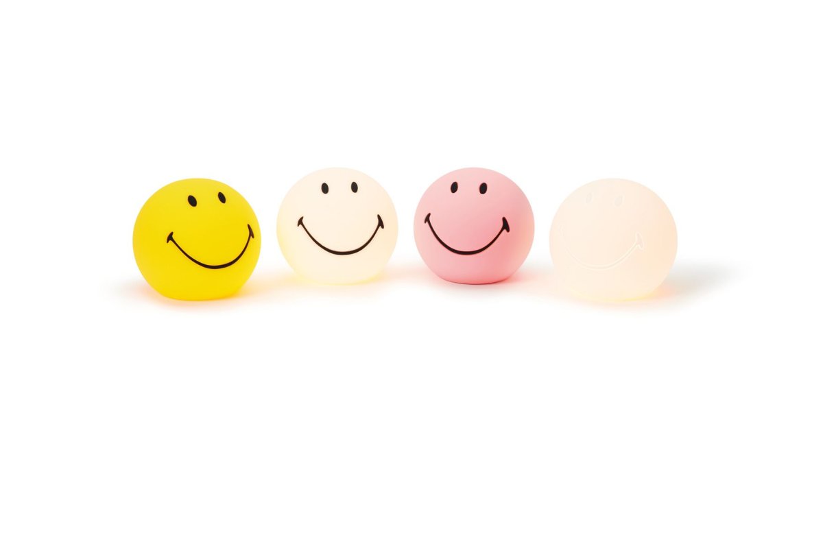 Bundle of Light - Smiley Mini Wit kinderlamp Van Mr Maria - Voeg wat licht en vreugde toe aan uw dag en uw huis met deze charmante Smiley-lamp.