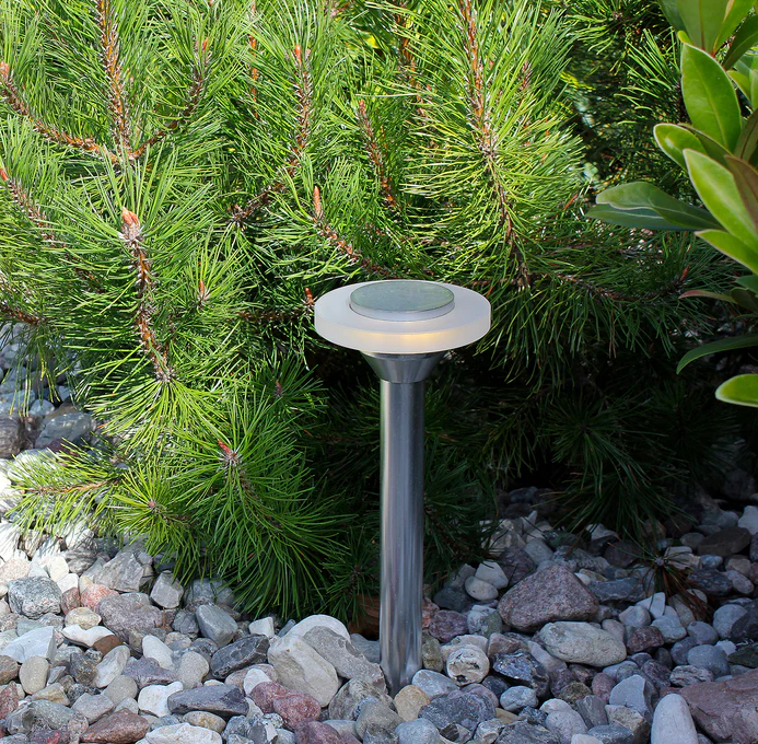 Ellips Zilver Van Lightson - En stilren l&auml;gre pollare som passar om du vill skapa ledljus l&auml;ngs en g&aring;ng eller stig.