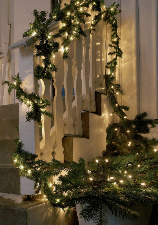 Garland 500cm Groente Van Markslöjd - Deze elegante lichtslinger met slinger van sparrenhoutachtig materiaal heeft 80 energiezuinige LED-lampjes (7 cm tussen de lampjes) en is ideaal om een gezellige en sfeervolle sfeer te cre&euml;ren.