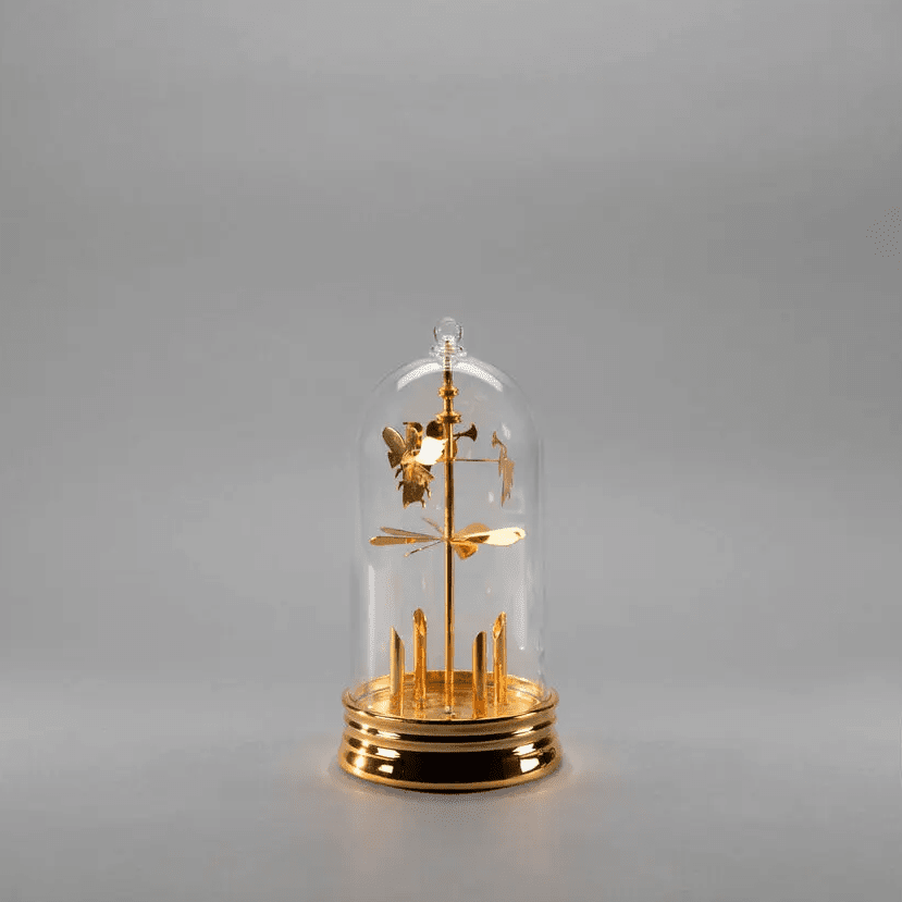 Lantaarn Met Engelenmolen Goud Van Konstsmide - Het is een aanrader om op een bureau in de hal of op een bijzettafel in de woonkamer te zetten en zo de kerstsfeer in huis te versterken.