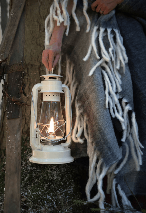 Storm Lantern big Wit Van Strömshaga - Grote stormlantaarn/kerosinelamp in wit met messing details.