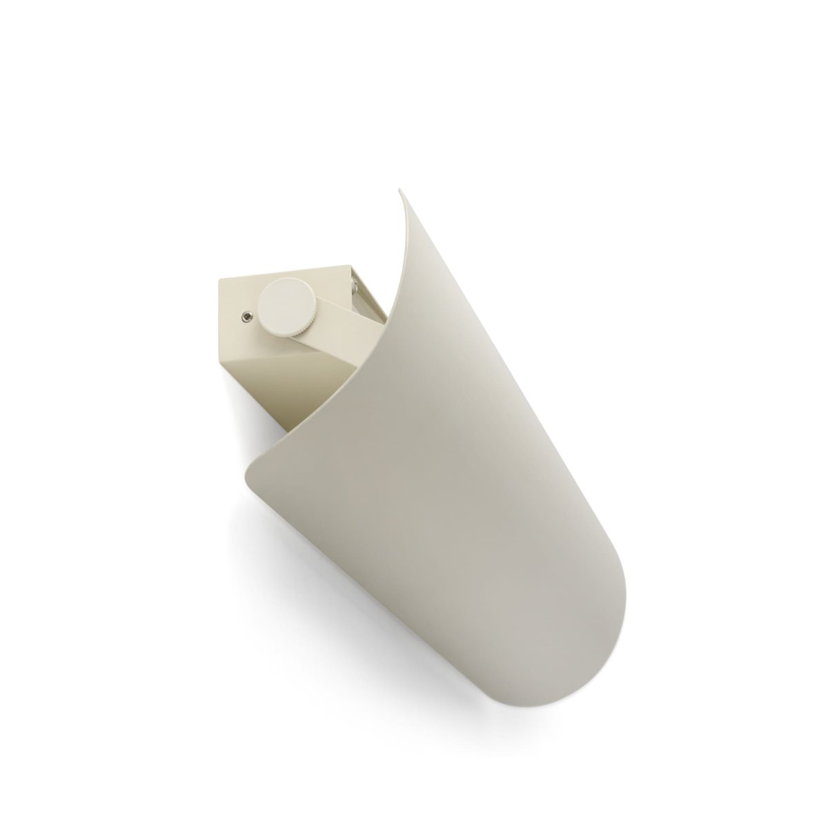 Novo 50cm Beige wandlamp Van Faro Barcelona - De lamp is gemaakt van metaal en kan zowel verticaal als horizontaal worden gemonteerd, waardoor hij flexibel is voor verschillende ruimtes en behoeften.