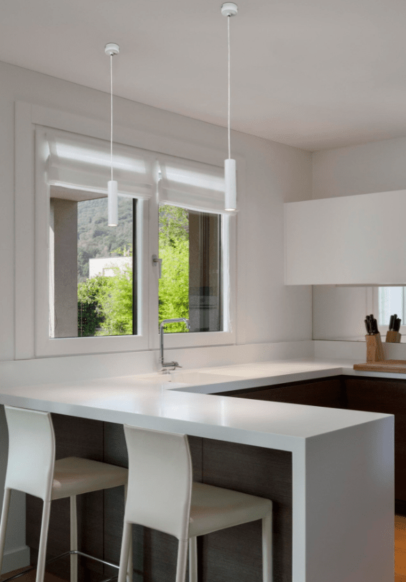 Ora Ø4 Wit hanglamp Van Faro Barcelona - ORA LED bestaat uit een spot en een hanglamp, met een witte afwerking.