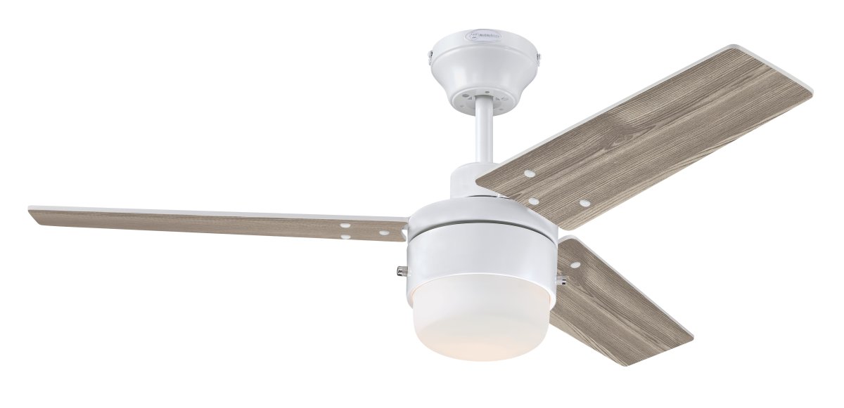 Talia Ø105 Wit Van Westinghouse - De ventilator is eenvoudig te bedienen met een trekschakelaar en kan worden gemonteerd in een schuin plafond met een hellingshoek tot 18°.