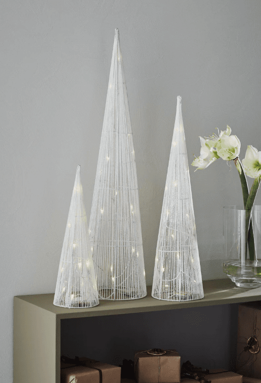 Dunge Wit Van Markslöjd - Dunge-decoratie is de perfecte sfeermaker voor in huis tijdens de winter.