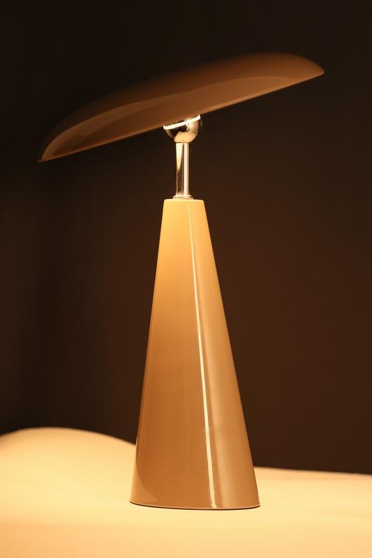 Audrey 33cm Lichtbruin Draagbare Van Eja - De geïntegreerde ledverlichting zorgt voor een aangenaam licht en de lamp is dimbaar, zodat u gemakkelijk de juiste sfeer in de kamer kunt creëren.