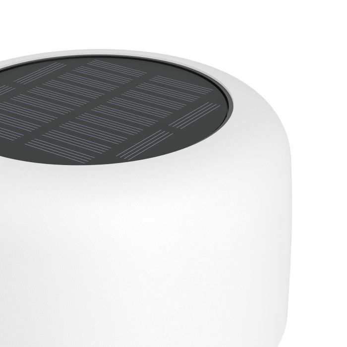 Roccanova 30cm Wit solarlamp Van Eglo - De lamp laadt u eenvoudig op via het zonnepaneel of de meegeleverde USB-kabel en beschikt over een touchdimmer met drie helderheidsniveaus, waarmee u de verlichting naar wens kunt aanpassen.