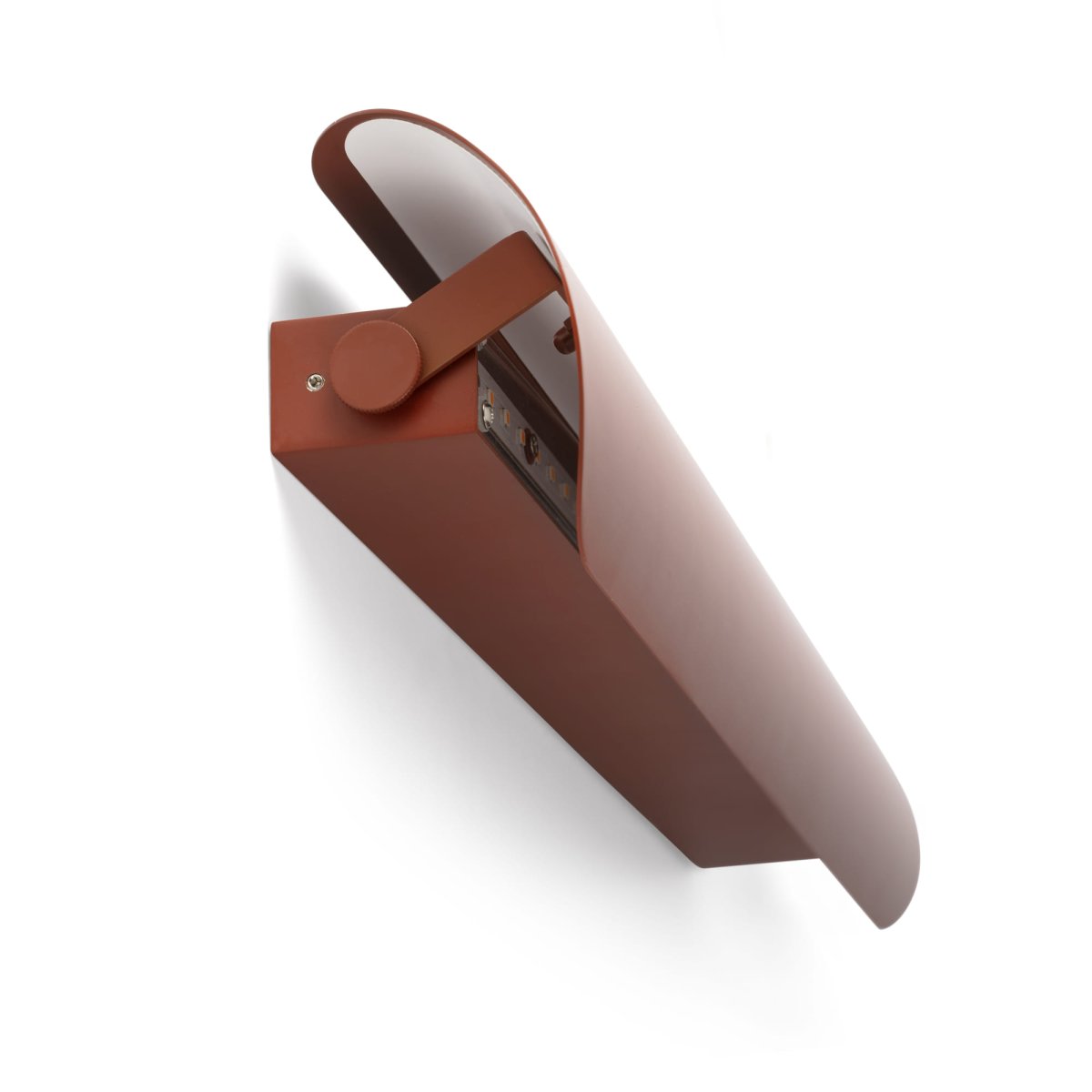 Novo 50cm Terracotta wandlamp Van Faro Barcelona - De lamp is gemaakt van metaal en kan zowel verticaal als horizontaal worden gemonteerd, waardoor hij flexibel is voor verschillende ruimtes en behoeften.