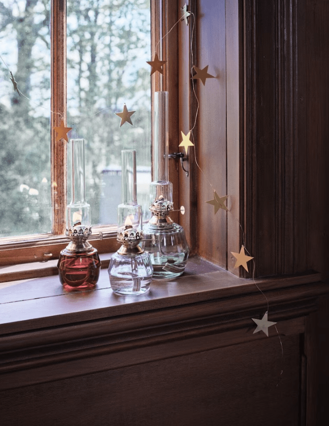 Kerosene Lamp Majken Small ROOD Van Strömshaga - Brander van helder glas en brander van messing.