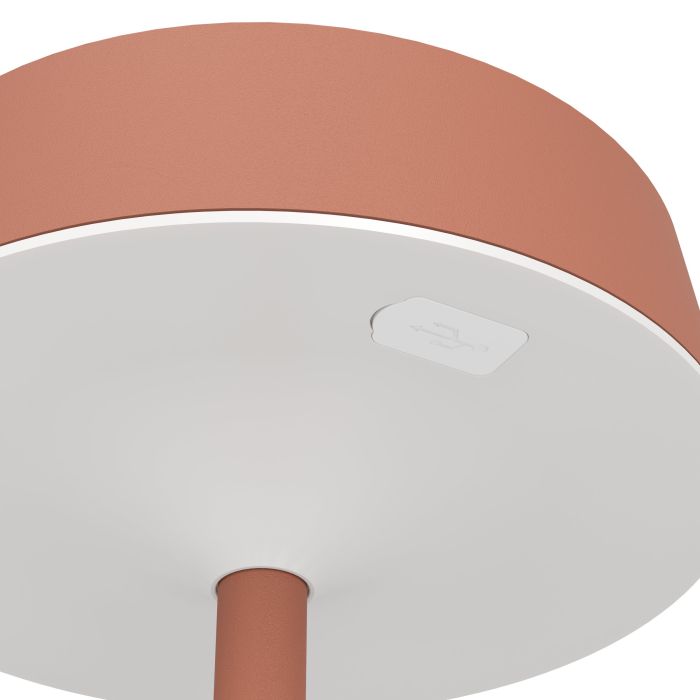 Simeri 30cm ROOD solarlamp Van Eglo - De lamp laadt u eenvoudig op via het zonnepaneel of de meegeleverde USB-kabel en beschikt over een touchdimmer met drie helderheidsniveaus, waarmee u de verlichting naar wens kunt aanpassen.