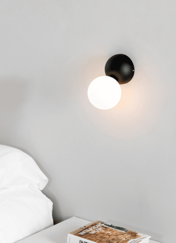 Joy 15cm Zwart wandlamp Van Faro Barcelona - De JOY wandlamp heeft zowel qua structuur als diffuser een leuke, moderne ronde vorm.