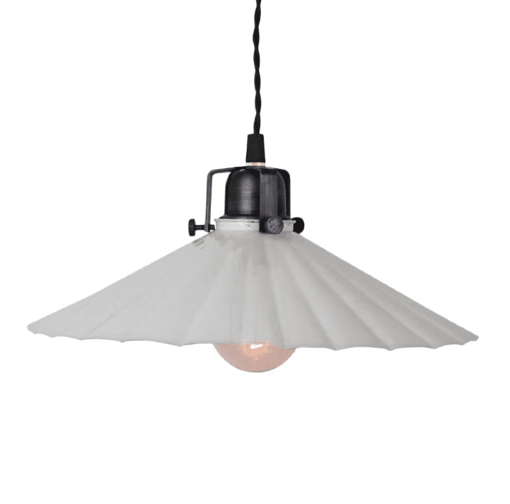 Anita Ø30 Wit raamlamp Van Strömshaga - De lamp heeft geen aansluiting op de muur of het plafond, u kiest dus zelf waar u hem op wilt aansluiten.