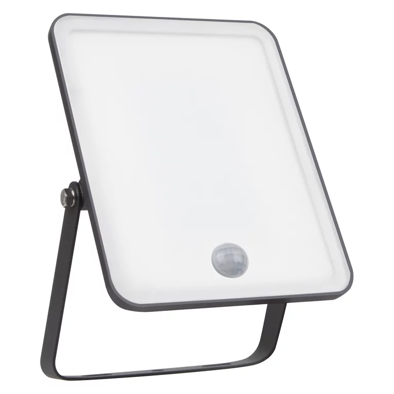 Floodlight Essential Sensor 30W Zwart buitenlamp Van Osram - Dankzij de ingebouwde bewegings- en daglichtsensor schakelt de lamp automatisch in als er beweging is en past zich aan de lichtomstandigheden aan.