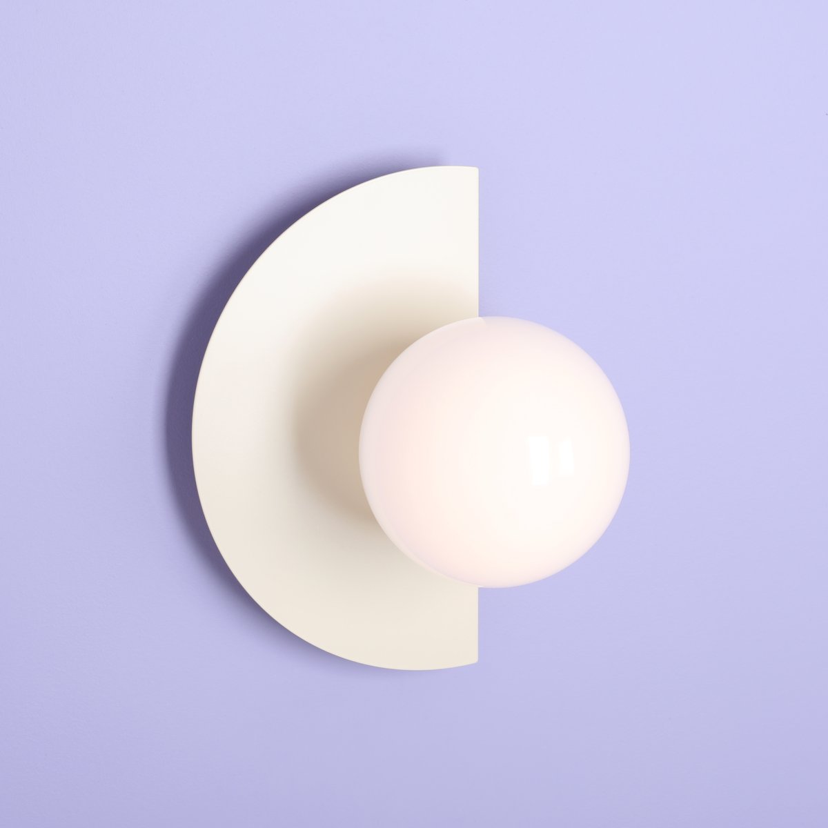Loop 28cm Crèmewit wandlamp Van Artera - De minimalistische vorm van de lamp zorgt ervoor dat hij naadloos past bij verschillende interieurstijlen en tegelijkertijd een artistiek en verfijnd tintje aan uw huis toevoegt.