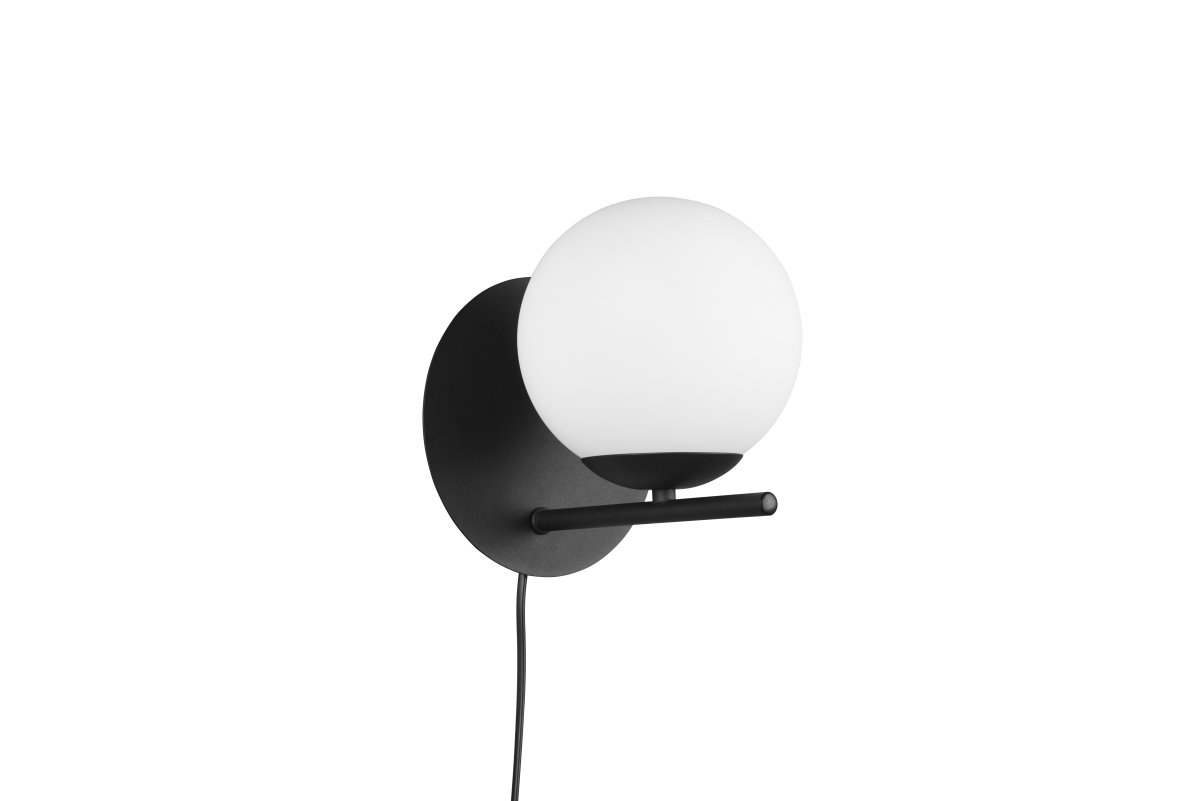 Pure Ø16 Zwart wandlamp Van Trio Lighting - De lamp kan zowel vast gemonteerd worden als met het meegeleverde snoer met stekker en schakelaar.