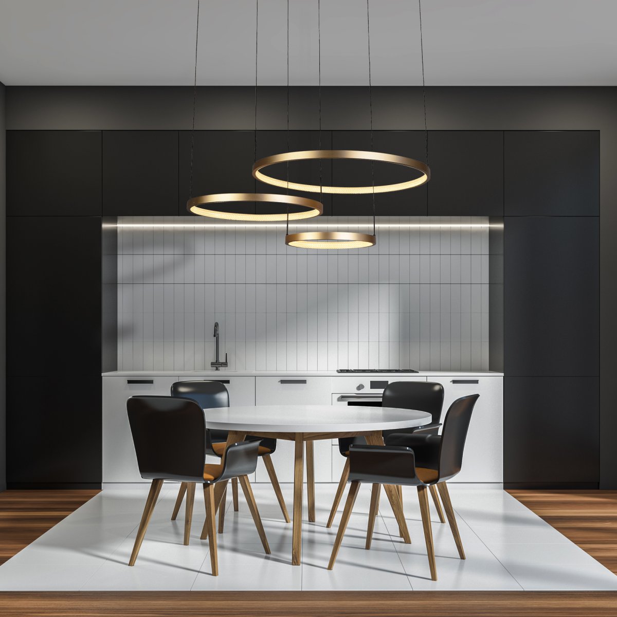Grace 112cm Goud hanglamp Van Searchlight - Met een totale hoogte van 137 cm en een verstelbare ophanging past hij net zo goed boven een eettafel als in een hal of woonkamer met hoge plafonds.
