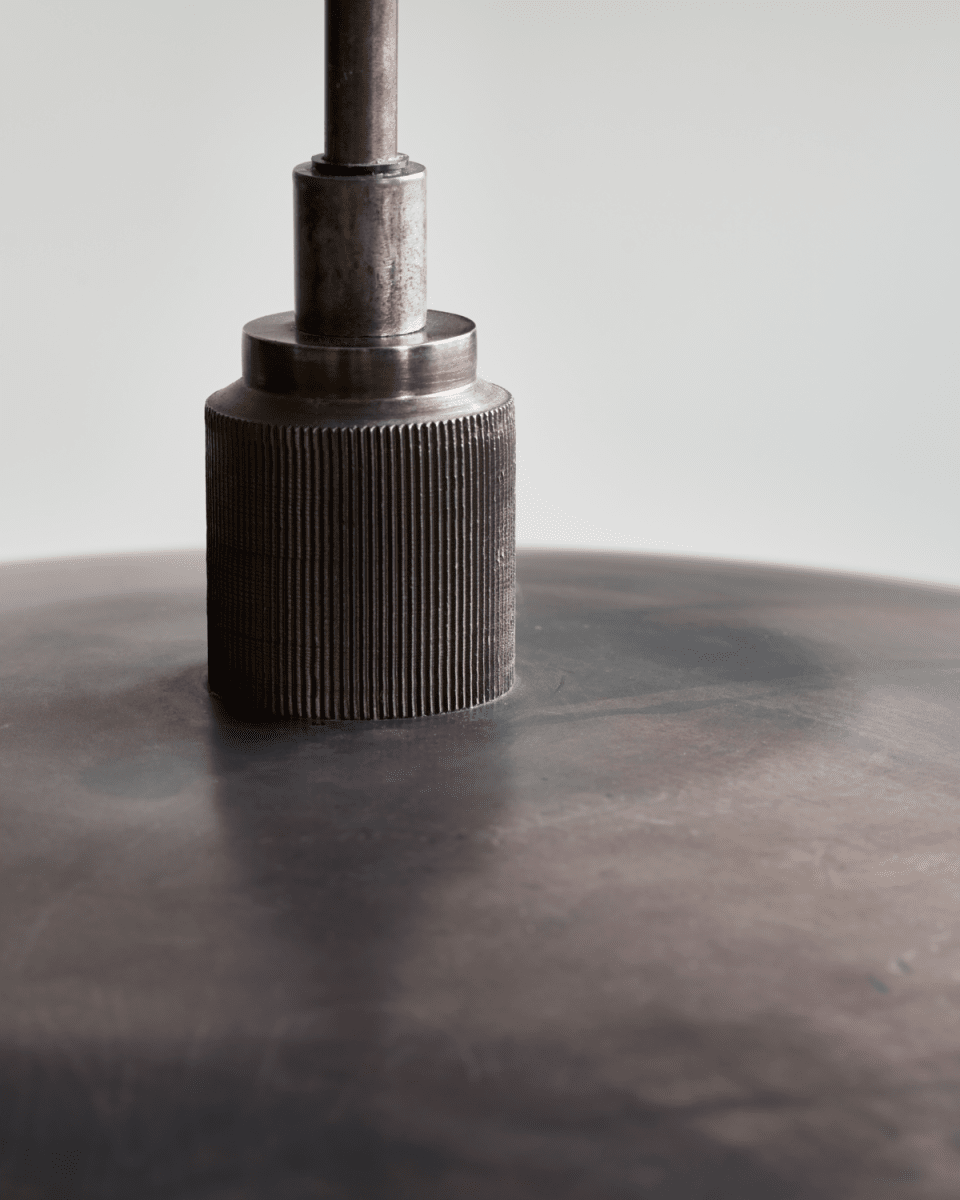 Boston Ø60 Antiek bruin hanglamp Van House Doctor - Het creëert zeker een gezellige sfeer voor diners en bordspellen met vrienden en familie.