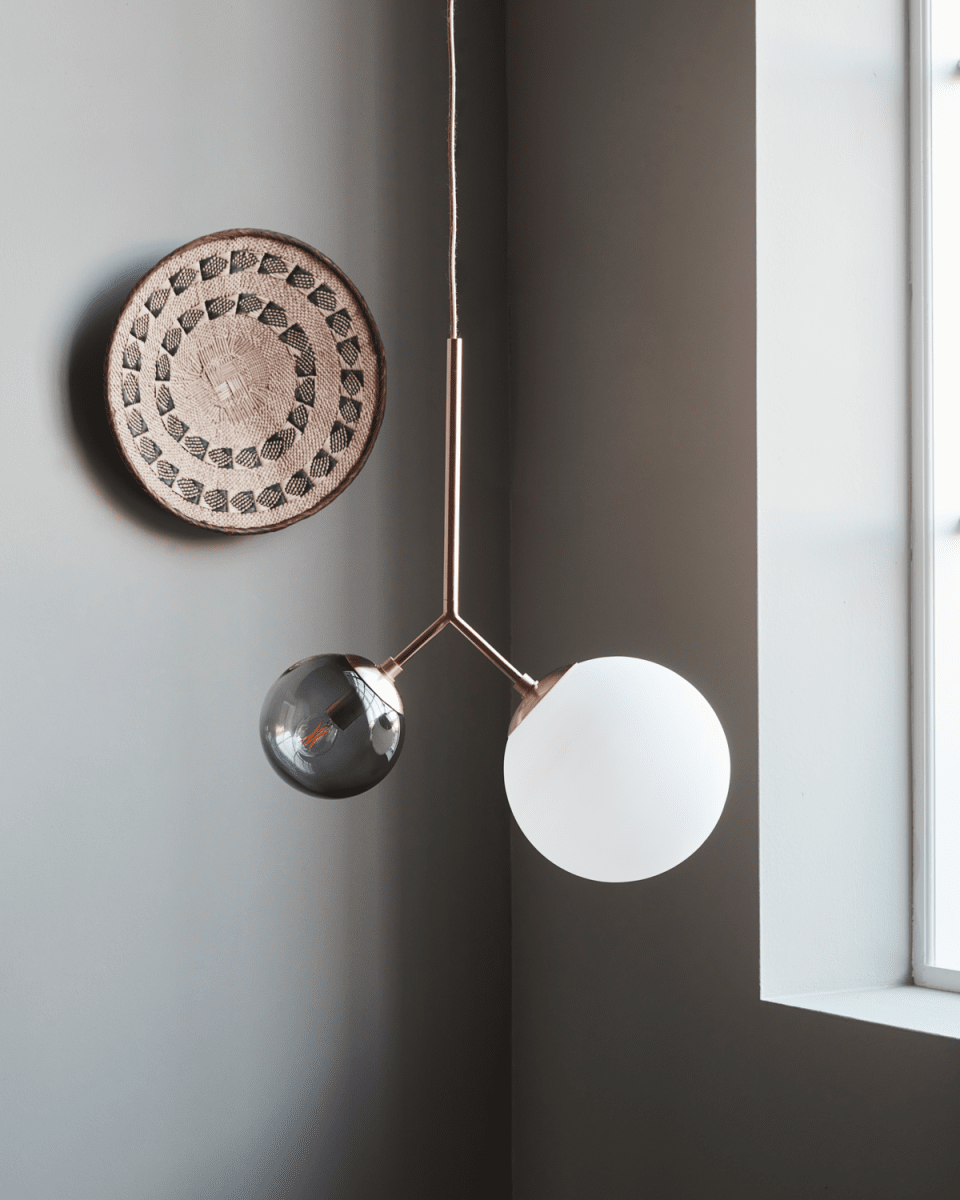 Twice 70cm Messing hanglamp Van House Doctor - Hang het boven de eettafel, in de keuken of in de woonkamer en cre&euml;er een prachtige en unieke gloed in uw interieur.