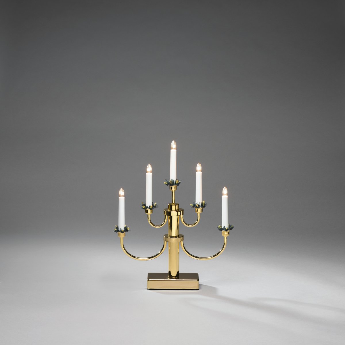 Candelabra 5 Lights Messing Van Konstsmide - Perfect om een gezellige en uitnodigende sfeer te cre&euml;ren tijdens de advent en kerst.