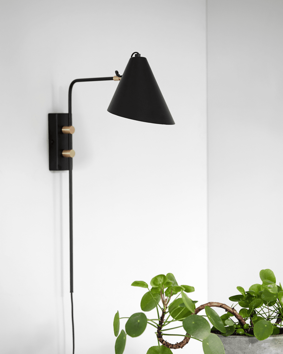 Club 45cm Zwart wandlamp Van House Doctor - De lamp heeft een industriële en sculpturale uitstraling en creëert zo een stijlvol resultaat in het interieur.