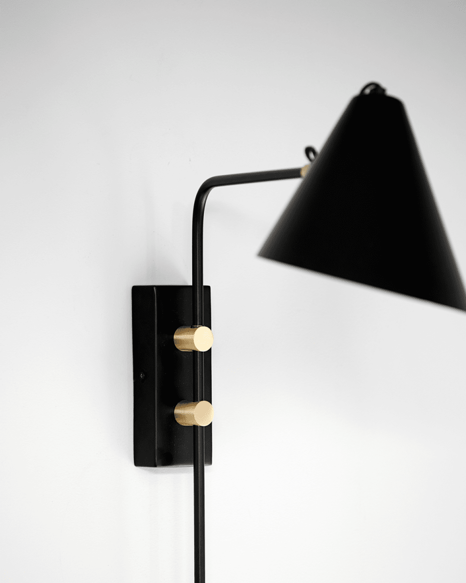 Club 45cm Zwart wandlamp Van House Doctor - De lamp heeft een industriële en sculpturale uitstraling en creëert zo een stijlvol resultaat in het interieur.