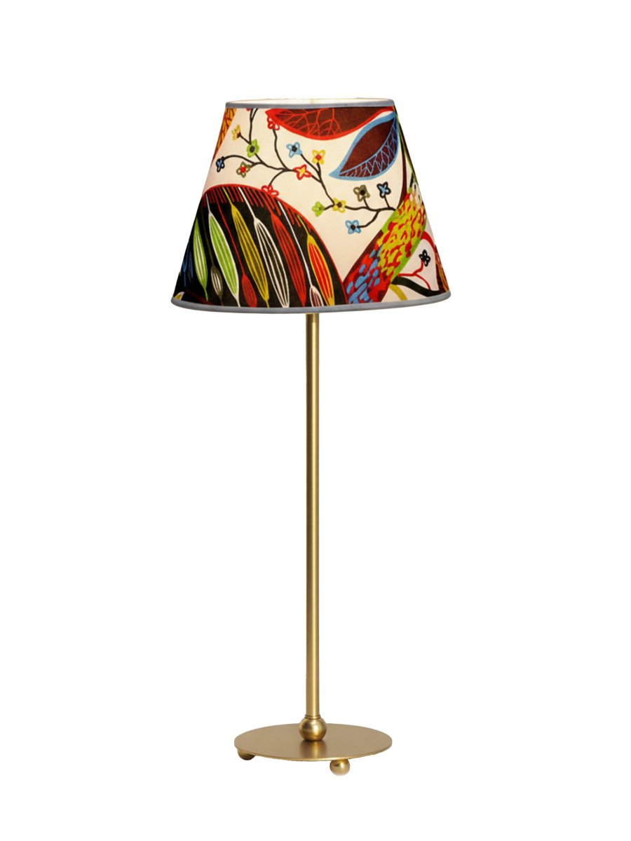 Julie 52cm Messing/veelkleurig tafellamp Van PR Home - De lamp heeft een prachtige messing voet in combinatie met een decoratieve, ovale lampenkap in een klassieke vorm, wat zorgt voor een tijdloze en harmonieuze uitstraling.