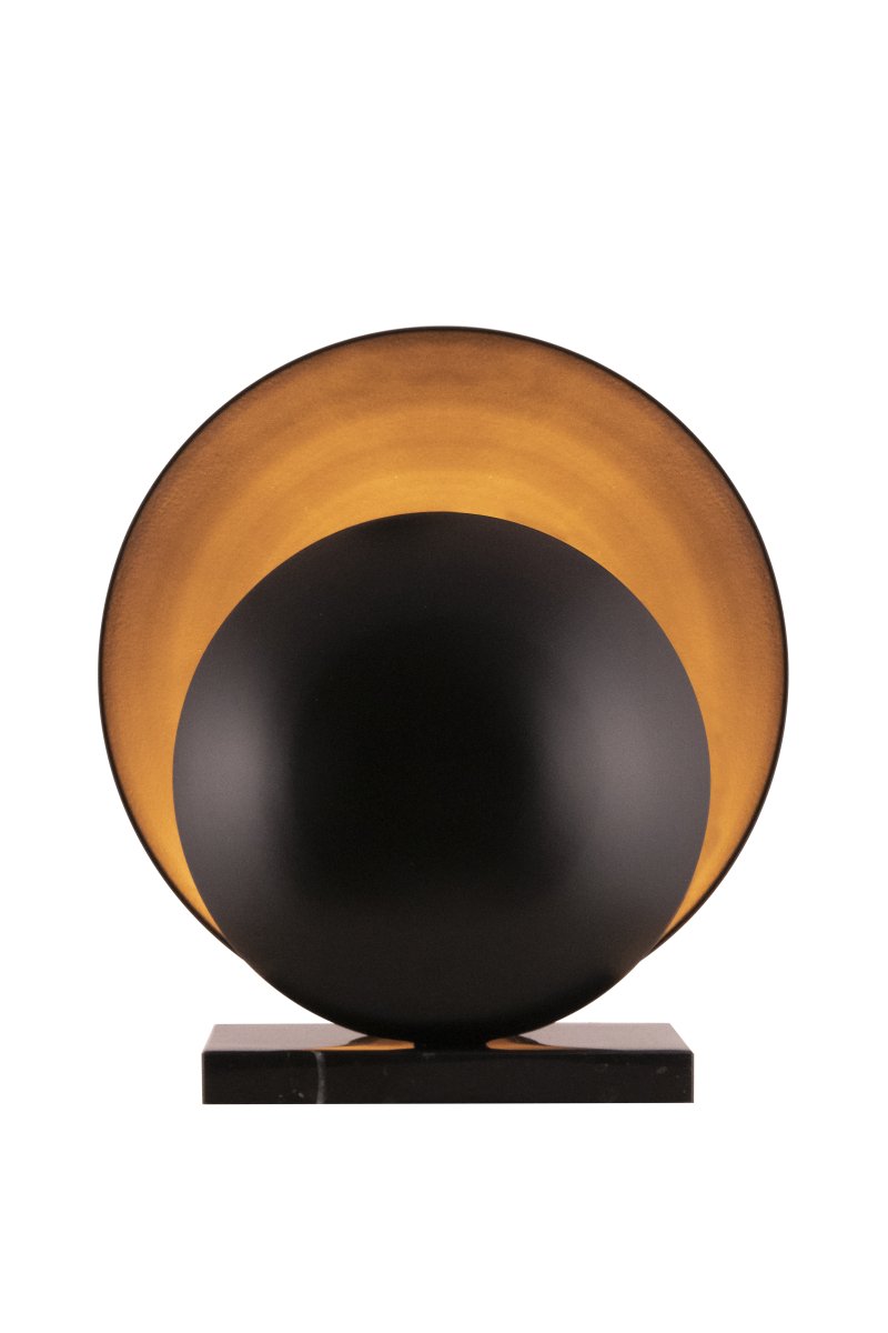 Orbit 32cm Zwart tafellamp Van Globen Lighting - De metalen kappen zijn gecombineerd met een marmeren voet voor een esthetisch aantrekkelijke uitstraling.