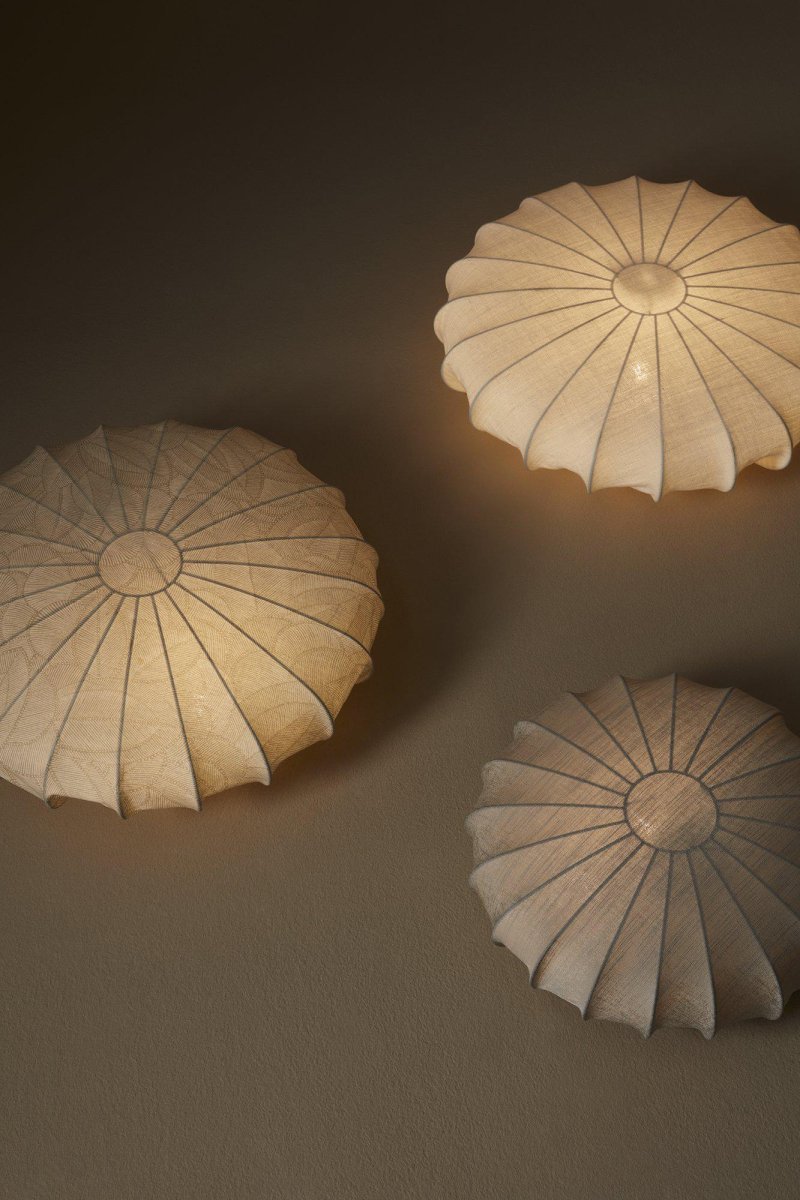 Onyx Ø56 Taupe plafondlamp Van PR Home - Onyx is een moderne plafondlamp, bekleed met een prachtig patroon van katoenen stof in een taupe/beige tint.